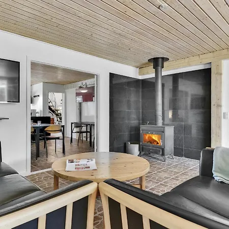 Casa vacanze Four-bedroom With A Fireplace 01