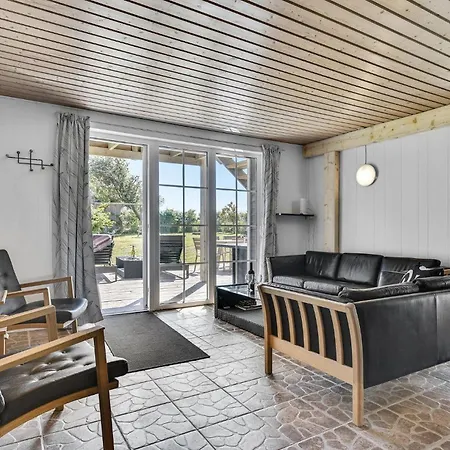 Four-bedroom With A Fireplace 01 Casa vacanze