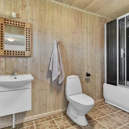 Four-bedroom With A Fireplace 01 Casa vacanze